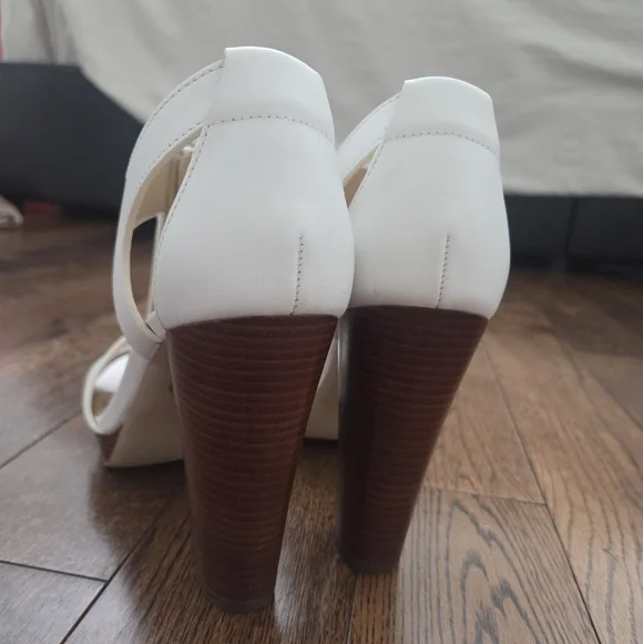 Michael Kors Optic White Berkley Leather Sandals Size 6.5 - Picture 5 of 8